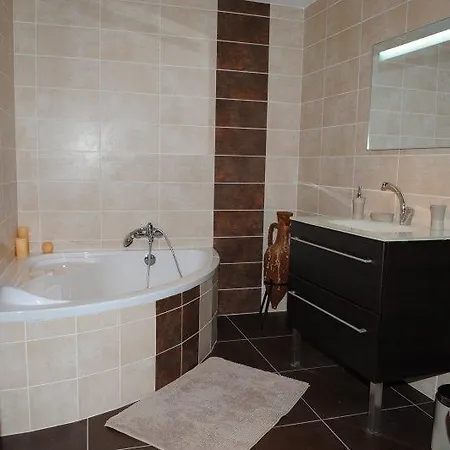 Gite Aux Berges Du Canal Ferienhaus Capestang